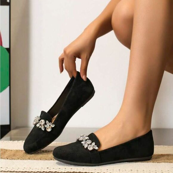 BRAND NEW WELLSFOUNTN WOMEN'S RHINESTONE DECOR  FAUX SUEDE FLAT SHOE - Picture 10 of 16